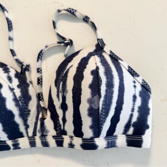 Athleta Tie Dye Wave Break Swim Top S White Blue - Picture 3 of 8